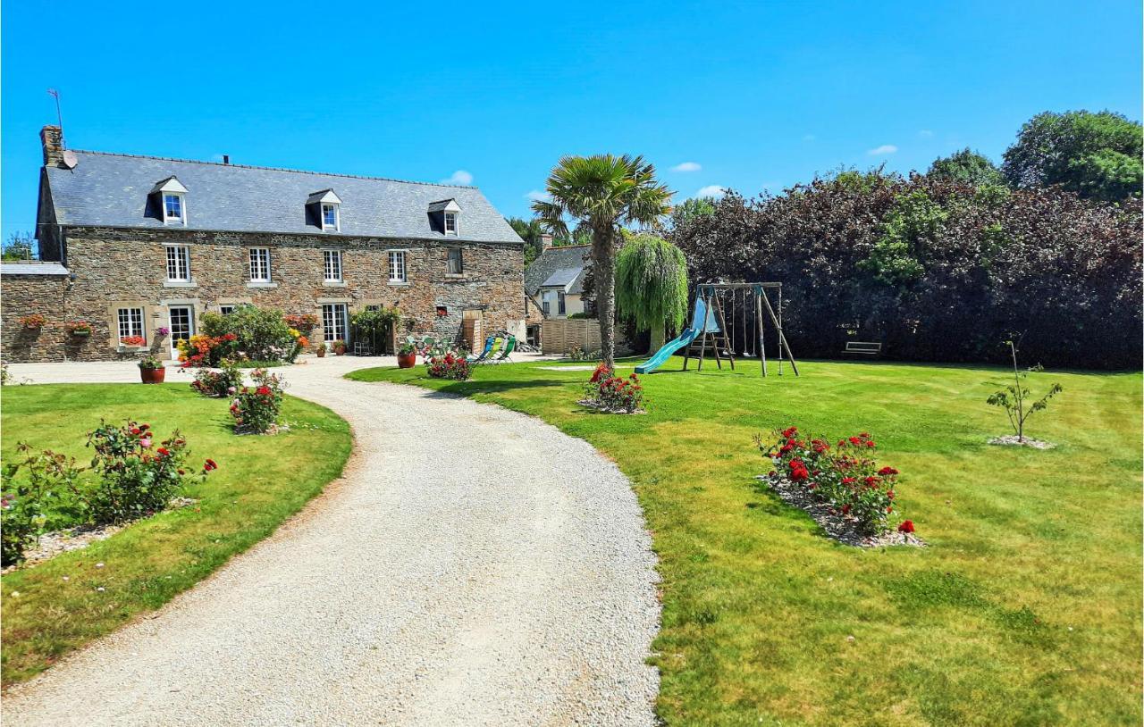 Amazing Apartment In Roz-Landrieux With Kitchen エクステリア 写真