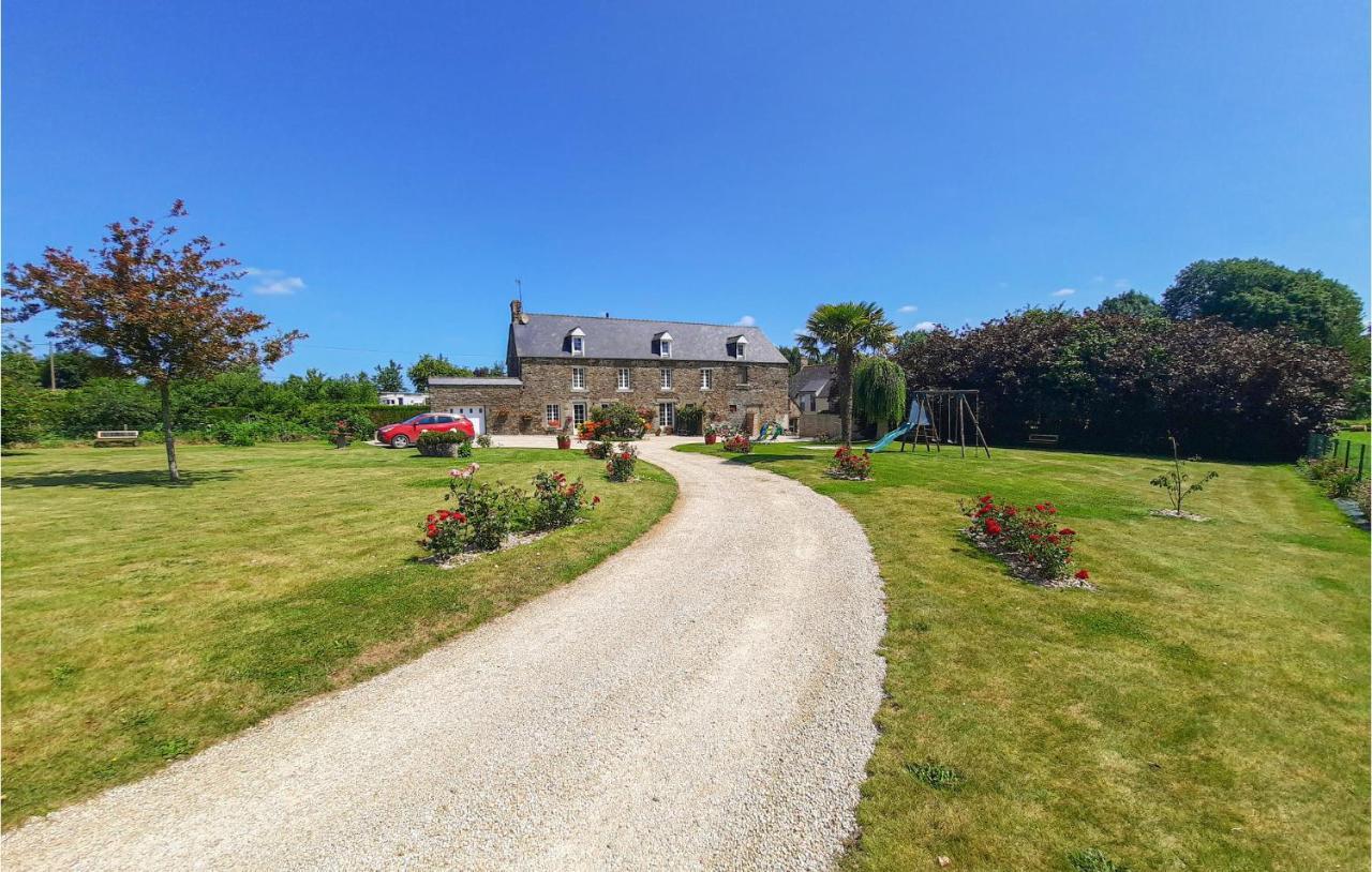 Amazing Apartment In Roz-Landrieux With Kitchen エクステリア 写真
