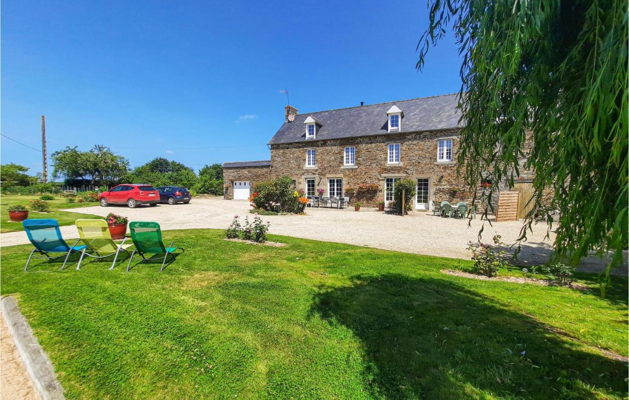 Amazing Apartment In Roz-Landrieux With Kitchen エクステリア 写真