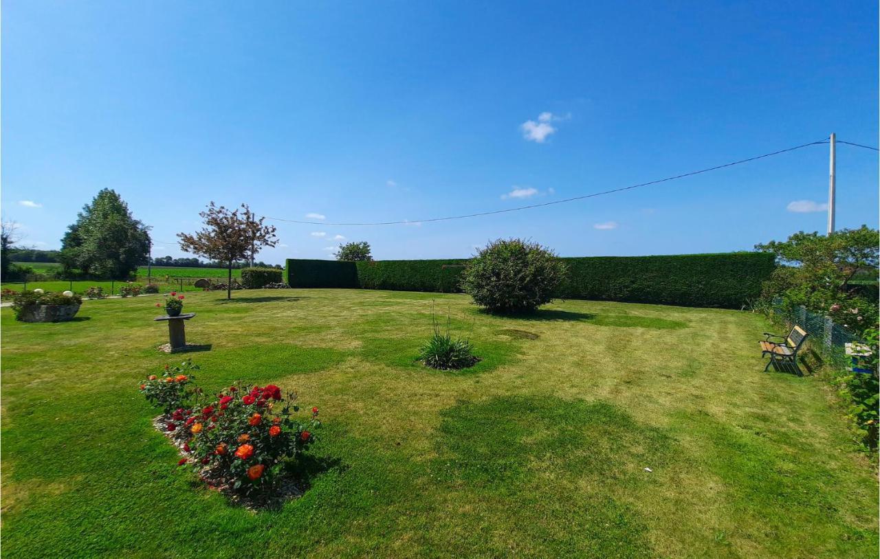 Amazing Apartment In Roz-Landrieux With Kitchen エクステリア 写真
