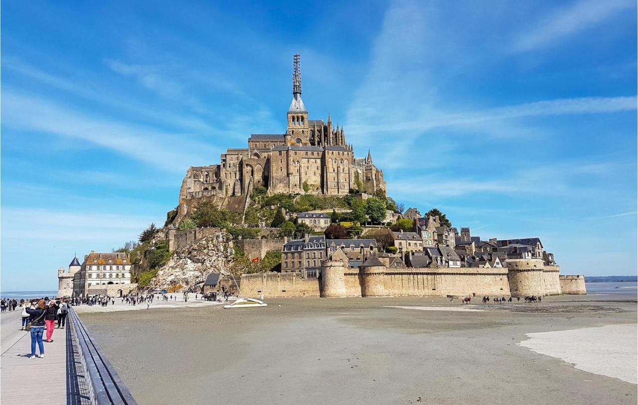 Amazing Apartment In Roz-Landrieux With Kitchen エクステリア 写真