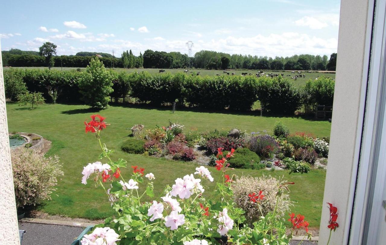 Amazing Apartment In Roz-Landrieux With Kitchen エクステリア 写真